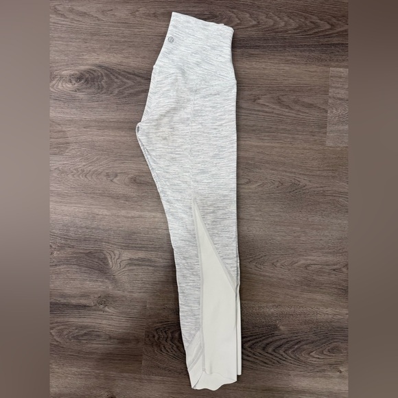 Lululemon leggings Size 2 like new condition - Picture 6 of 9